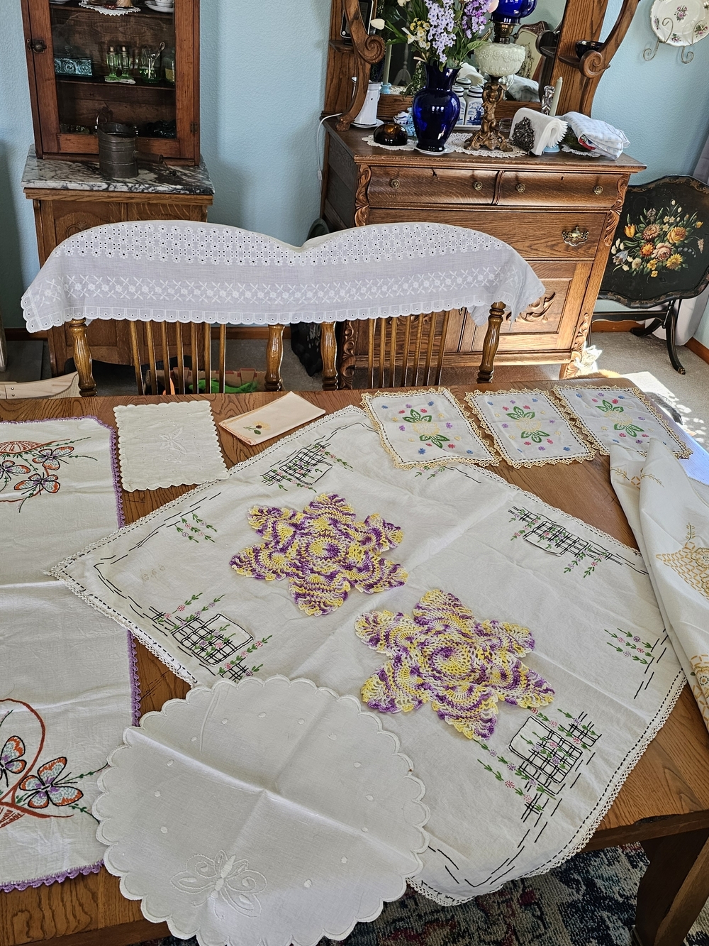 Vintage Linens/Doillies/small Tablecloths/Runners Lot